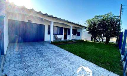 Excelente Casa com 3 Dormitórios na Praia de Cidreira/RS