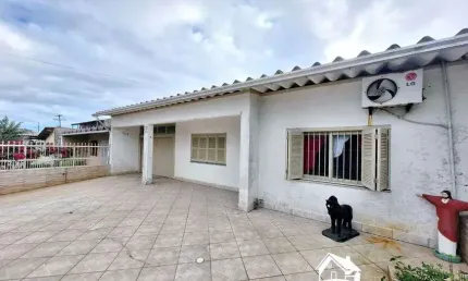 Casa de Laje com 3 Dormitórios e Suíte no Centro da Praia de Cidreira/RS