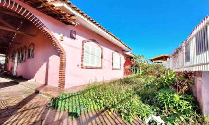 Casa com Anexo constituída por 7 Dormitórios no Centro de Cidreira/RS