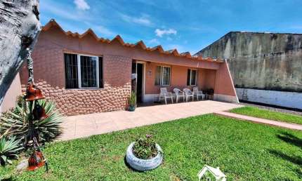 Casa com 5 Dormitórios, Anexo, Espaço Gourmet com Churrasqueira, Pertinho da Praia em Cidreira/RS