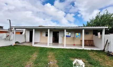 Casa com 2 Dormitórios, Suíte, Pátio Amplo - Apta ao Financiamento Bancário - Praia de Cidreira/RS