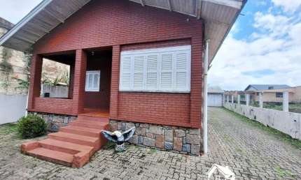 Excelente Casa com Anexo na Av. Mostardeiro em Cidreira/RS