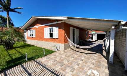 Excelente Casa com Anexo no Centro da Praia de Cidreira/RS