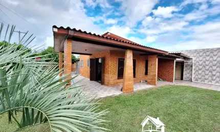 Casa de Esquina em Avenida Asfaltada na Praia de Cidreira/RS