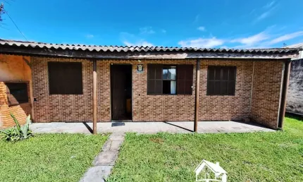 Casa com 3 dormitórios, suíte, pátio amplo na praia de cidreira/rs