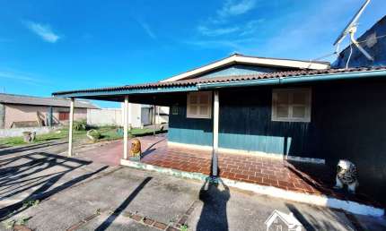 Casa Mista com 3 Dormitórios e Terreno Amplo na Praia de Cidreira/RS  .