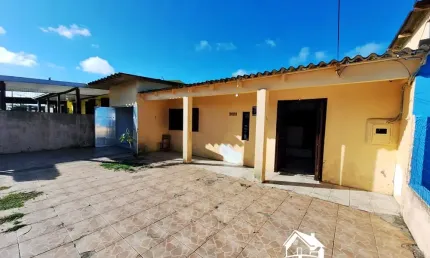 Excelente Casa em Rua Asfaltada no Centro da Praia de Cidreira/RS