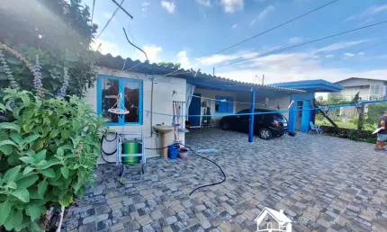 Excelente Casa de Esquina no Centro da Praia de Cidreira/RS