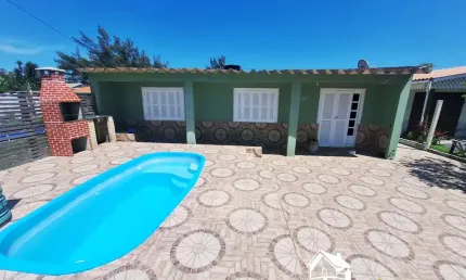 Excelente Residência com Anexo e Piscina - Apta ao Financiamento Bancário - na Costa do Sol em Cidreira/RS