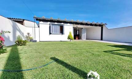 Maravilhosa Residência com 3 Dormitórios, Espaço Gourmet e Salão de Festas no Centro de Cidreira/RS
