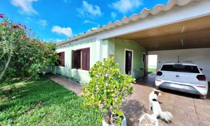 Casa e Anexo com 3 Dormitórios, Suíte e Piscina Privativa na Praia de Cidreira/RS