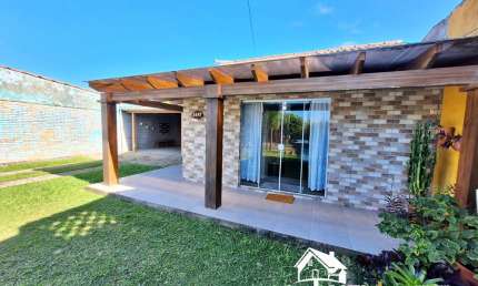 Belíssima Residência com Anexo no Centro da Praia de Cidreira/RS