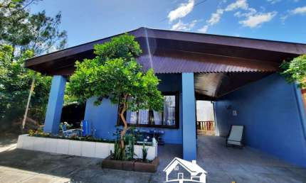 Casa com 4 Dormitórios e Anexo Gourmet com Churrasqueira no CENTRO de Cidreira/RS