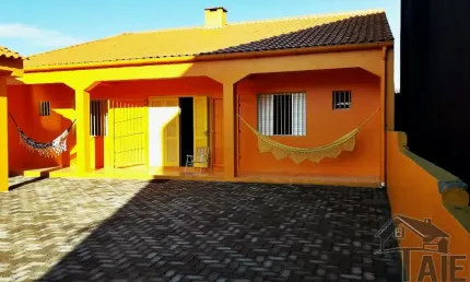 Casa com 2 Dormitórios na Av. Central em Cidreira/RS