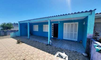 Linda Casa com 3 Dormitórios e Ótima Localização na Praia de Cidreira/RS