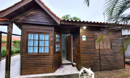 Casa Mista com 3 Dormitórios e Espaço Gourmet com Churrasqueira na Praia de Cidreira/RS