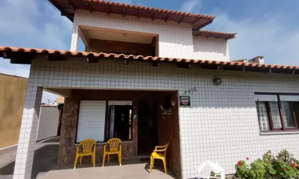 Belíssima Residência com 4 Dormitórios e Suíte no Centro da Praia de Cidreira/RS