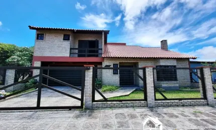 Espetacular Residência com Piscina no Centro da Praia de Cidreira/RS