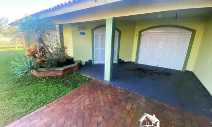 Maravilhosa Residência com 3 Dormitórios e Suíte pertinho da Praia em Cidreira/RS
