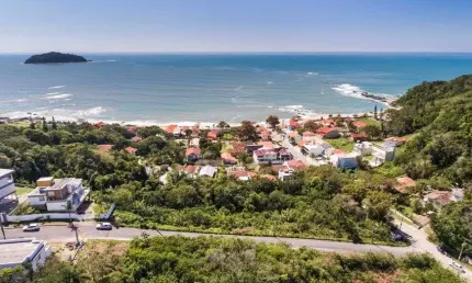 Terreno com Vista Mar em Penha: Perto da Praia e Beto Carrero