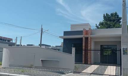 Casa geminada em Itajuba: 2 dormitórios e quintal espaçoso!