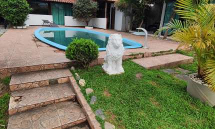 Casa de alto padrão na Penha, com piscina e suítes!