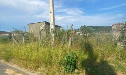 Terreno em Penha: 300m² perto da BR-101 e Beto Carrero!