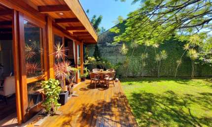 Casa Mobiliada em Penha/SC – 160m², 4 Quartos, a Poucos Passos do Mar