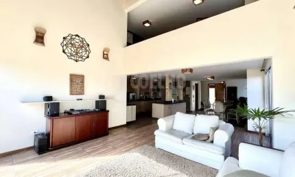 Triplex 302m² à venda 5 quartos, lareira, churrasqueira, 4 vagas de garagem no Condomínio Recanto das Andorinhas Bairro Braga São José dos Pinhais