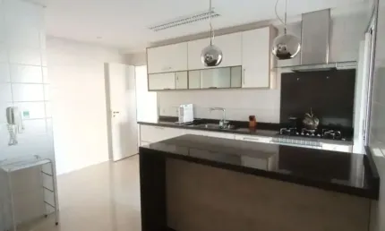 Belo apartamento  de 03 quartos,  sendo 01 suíte, 02 vagas fixas, rua evangelina!