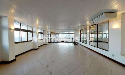 Ponto comercial com 3 salas para alugar na Avenida Octávio Mangabeira, 2401, Pituba, Salvador