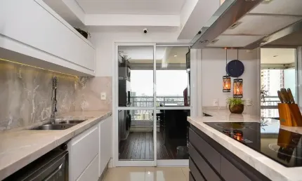 Apartamento pronto ensolarado em andar alto com 3 suítes churrasqueira 2 vagas à venda