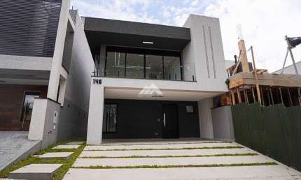 CASA EM CONDOMÍNIO COM 4 QUARTOS 1 SUÍTE E 2 VAGAS Á VENDA