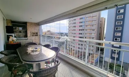 Apartamento mobiliado ensolarado com 3 suítes em condomínio clube à venda
