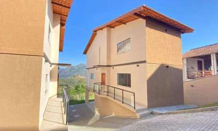 Casa 3 quartos, 180 m², à venda em condomínio, por R$ 800.000,00,  Braunes - Nova Friburgo - RJ.