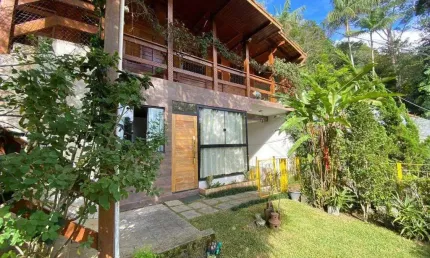 Casa à venda 5 quartos, com 186m², por R$ 790.000,00 - Parque Imperial - Nova Friburgo