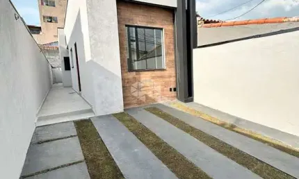 Linda casa nova  pronto para morar 90 m2 de area construida 02 Dormitorios