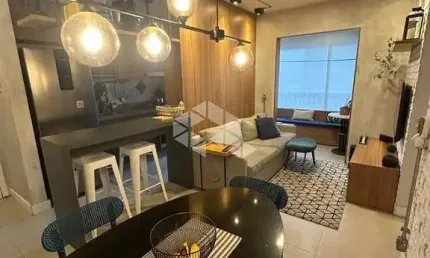 Apartamento decorado com 02 dormitorios, suite e vaga coberta