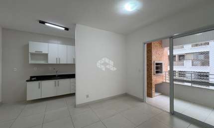 APARTAMENTO COM 2 QUARTOS SENDO 1 SUÍTE SACADA COM CHURRASQUEIRA E ESTRUTURA COMPLETA NO ITACORUBI FLORIANÓPOLIS