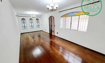 Casa sobrado com 3 dormitórios, 1 suite no centro do Parque São Domingos