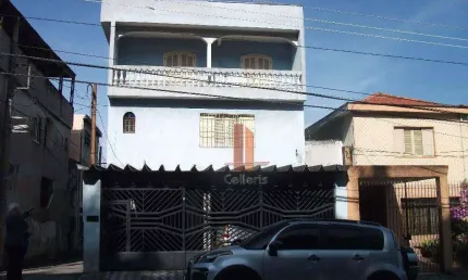 Terreno com 135 m2 com 1 sobrado com 3 pavimentos e outro nos fundos