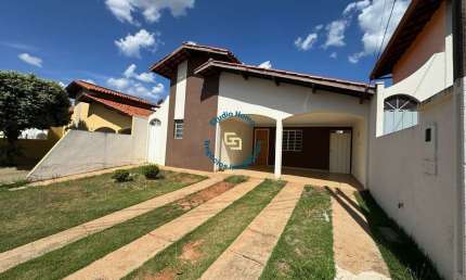 Casa a venda no Condominio Portal do Lago em em Araras-SP | 3 Quartos, Suíte, Espaço Gourmet e Quintal Amplo