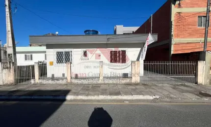 Casa disponível para venda no bairro dos Município em Balneário Camboriú