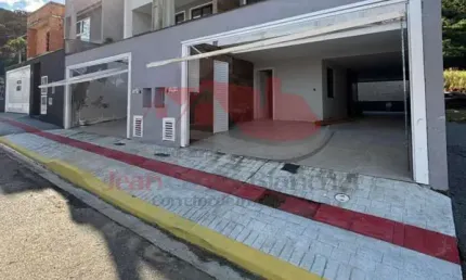 SOBRADO TRIPLEX DE ALTO PADRÃO MUITO BEM LOCALIZADO NO TERRAS ALTAS EM CAMBORIÚ