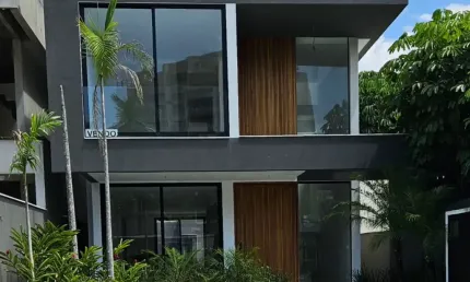 BARRA DA TIJUCA/ RIOMAR X – CASA EM CONDOMÍNIO COM 350 m², COM 04 SUÍTES E VAGAS