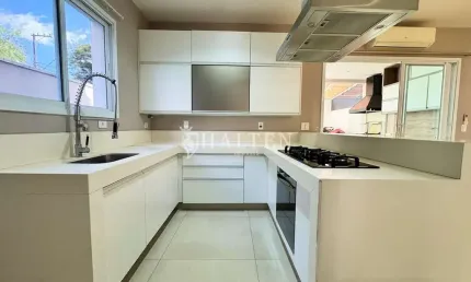 Sobrado 3 Suítes, Climatizado com Churrasqueira no Residencial Jabuticabeiras no Morumbi em Paulínia-SP