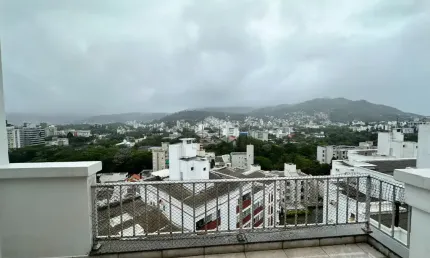 Cobertura na Carvoeira de 3d com 1 suíte e uma vista privilegiada!!