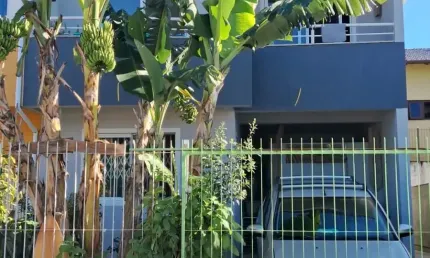 Amplo sobrado com 3 quartos sendo uma suíte, sacada e vaga no bairro Ipiranga!