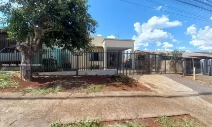 Casa para Venda em Cascavel, Floresta, 3 dormitórios, 1 suíte, 2 banheiros, 3 vagas