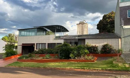 Casa para Venda em Cascavel, centro, 3 dormitórios, 1 suíte, 4 banheiros, 3 vagas